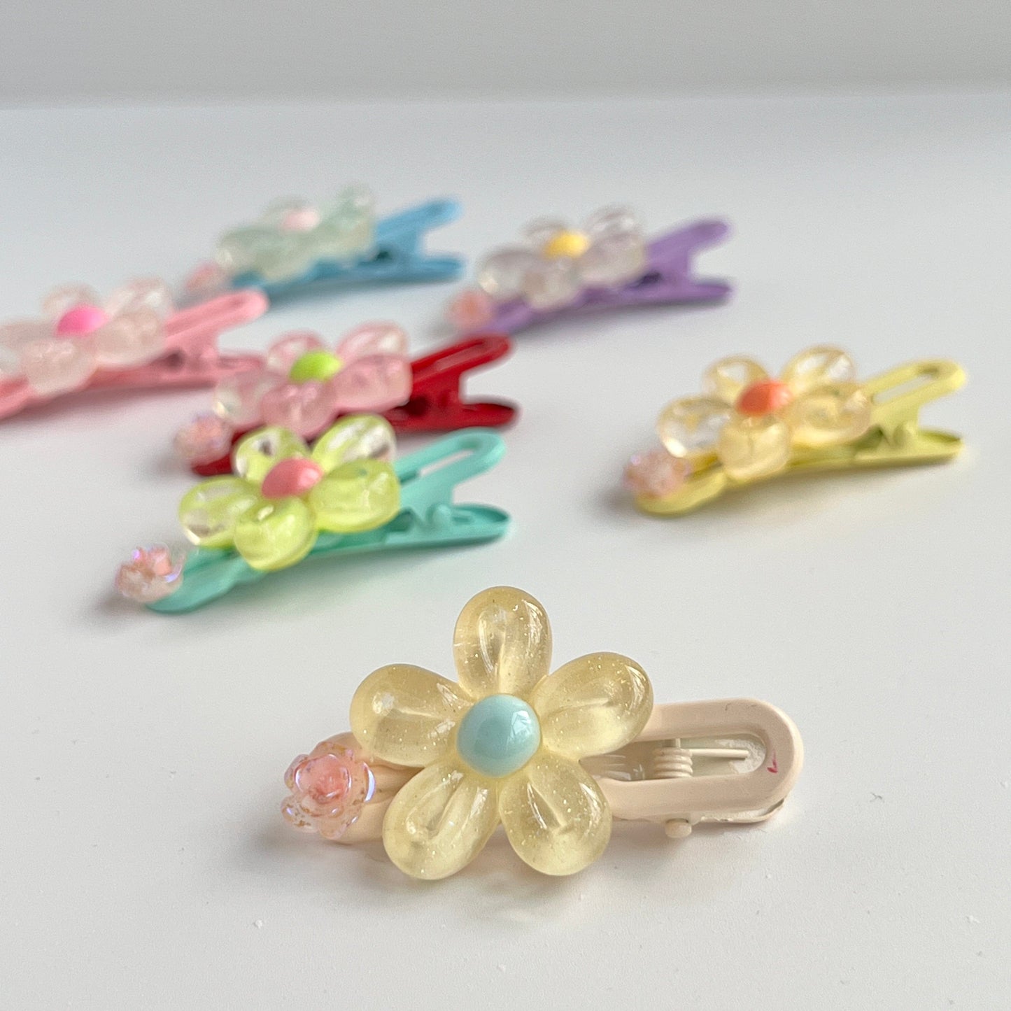 Mermaid Land Official Barrette White Daisy Bloom Hai Clip