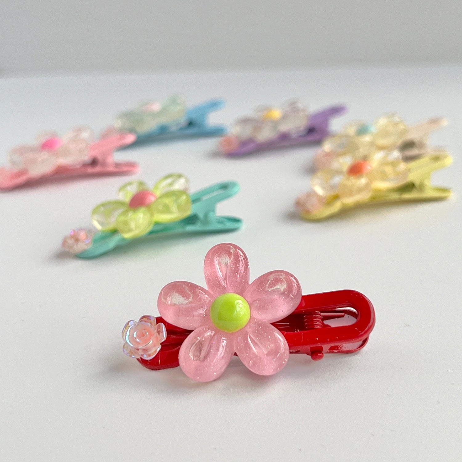 Mermaid Land Official Barrette Red Daisy Bloom Hai Clip